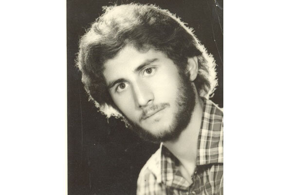 این تفنگ و چفیه هنوز عطر تو را دارد