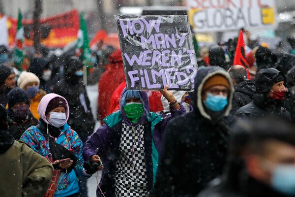 بازداشت ۷۵ تن از معترضان علیه لایحه امنیتی جدید در
فرانسه