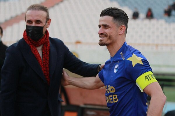 بایدبااختلاف استقلال رامی‌بردیم/رئیس هیات مدیره به ریش ما
می‌خندد