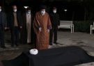 رهبر انقلاب بر پیکر آیت‌الله مصباح یزدی نماز اقامه
کردند