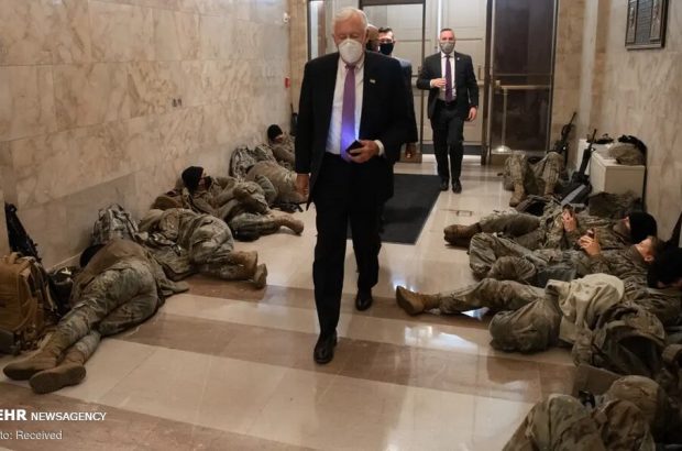 وضعیت عجیب سربازهای آمریکایی در ساختمان کنگره