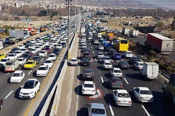 ترافیک سنگین در آزادراه کرج - تهران ترافیک سنگین در آزادراه کرج – تهران
