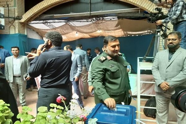 تلاش بیش از ۲۰۰۰ نیروی بسیجی جهت تامین امنیت شعب در
کرمان