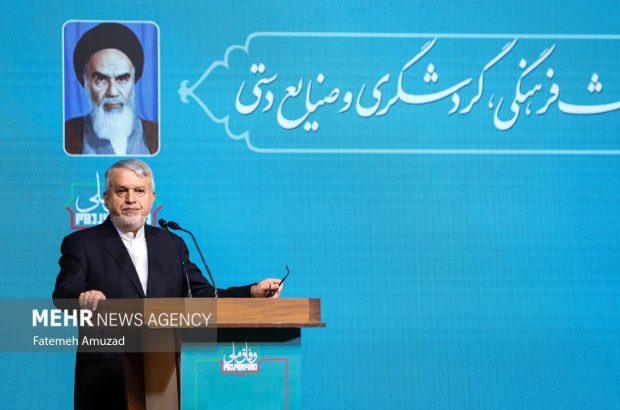 صالحی امیری: راه های دسترسی، آب و بهداشت مسئله اول سیستان و
بلوچستان است