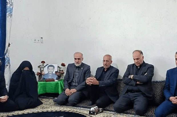 تکریم خانواده شهدای دستگاه قضایی افتخار قوه قضائیه
است