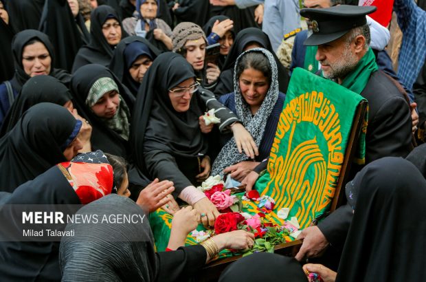 حضور خادمان رضوی در جمع کارگری زاهدان