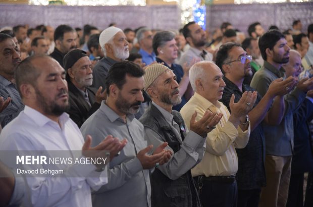 اقامه نماز عید قربان در حرم مطهر امام رضا(ع)