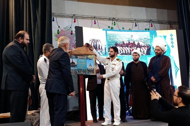 جامعه قرآنی از بازماندگان و شهدای ناوشکن قهرمان دنا تجلیل
کرد