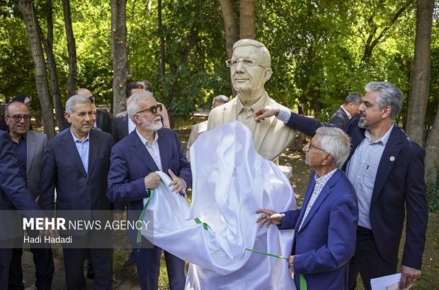 رونمایی از ۱۸ سردیس مفاخر علمی در شیراز