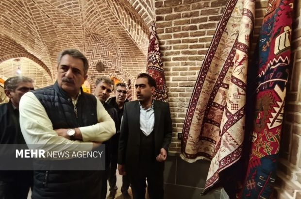 ورنی اهر بخشی ارزشمند از میراث فرهنگی و هویت عشایری کشور
است ورنی اهر بخشی ارزشمند از میراث فرهنگی و هویت عشایری کشور
است