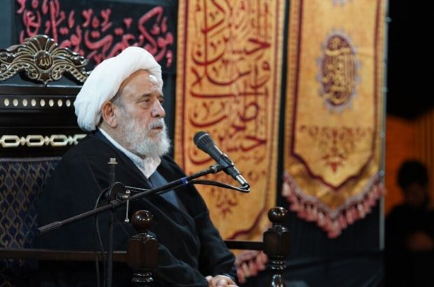 شیخ حسین انصاریان: چشمی که بر حسین (ع) گریه کند در قیامت
گریان نیست