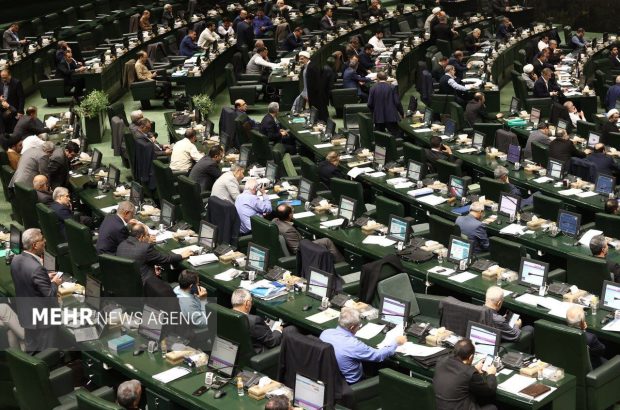 صحن علنی مجلس هفته پس از تشییع پیکر رهبر شهید انقلاب برگزار
می‌شود