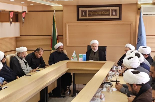 مبلغ دینی با دانش افزایی و ارتباط مؤثر زمینه جذب مردم را
فراهم کند مبلغ دینی با دانش افزایی و ارتباط مؤثر زمینه جذب مردم را
فراهم کند