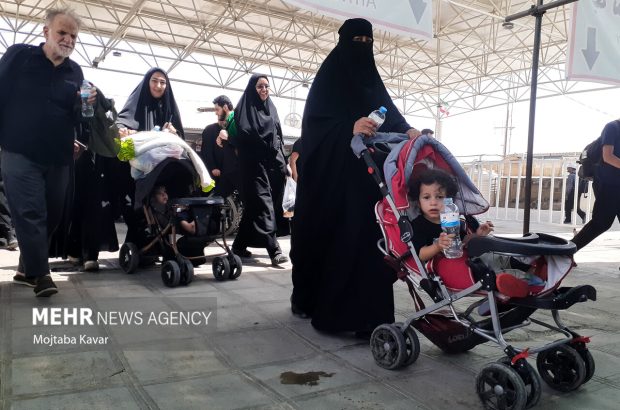 ۱۰۰ هزار زائر حسینی از مرز مهران تردد کردند ۱۰۰ هزار زائر حسینی از مرز مهران تردد کردند
