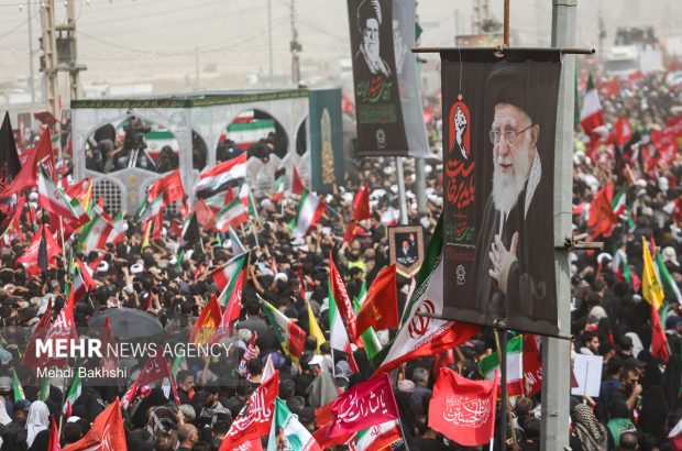 ۳۰ گزارشگر در حال پوشش بدرقه رهبر شهید هستند؛ از تهران تا
نجف و مشهد ۳۰ گزارشگر در حال پوشش بدرقه رهبر شهید هستند؛ از تهران تا
نجف و مشهد